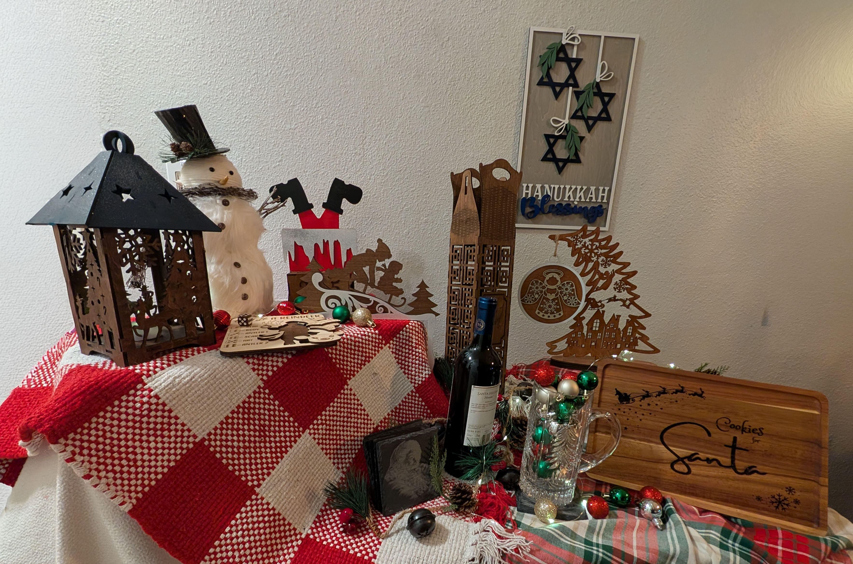 Holiday ornaments and seasonal décor